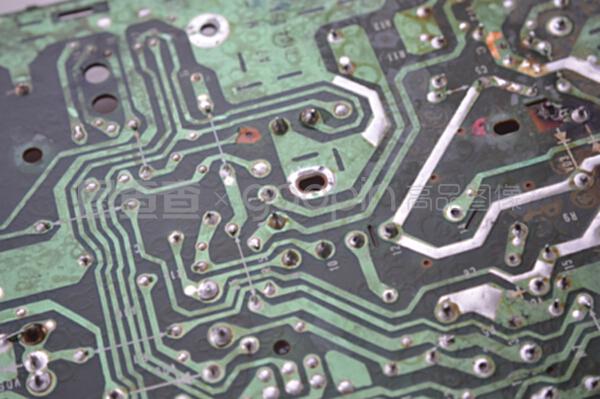 主板信息軌道上的無(wú)線電部件 計(jì)算機(jī)信息技術(shù)開發(fā)的前沿探索